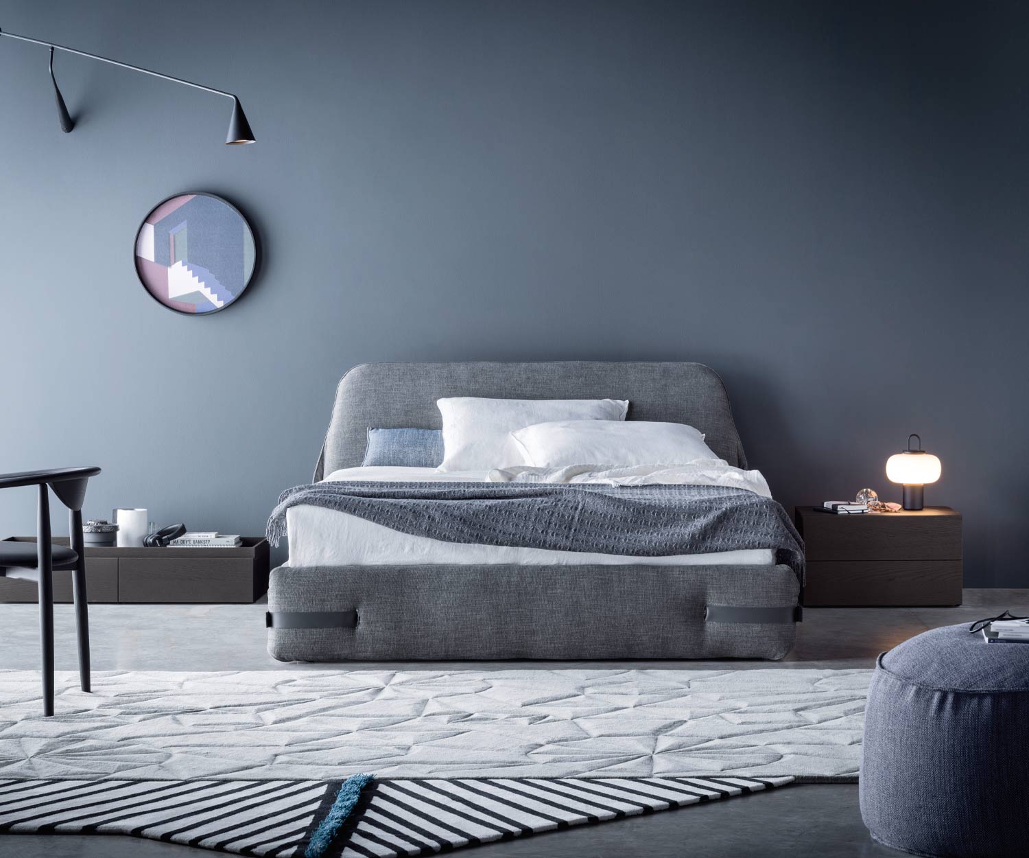 Chambre à coucher Lit rembourré Tape de Novamobili avec revêtement en tissu gris clair