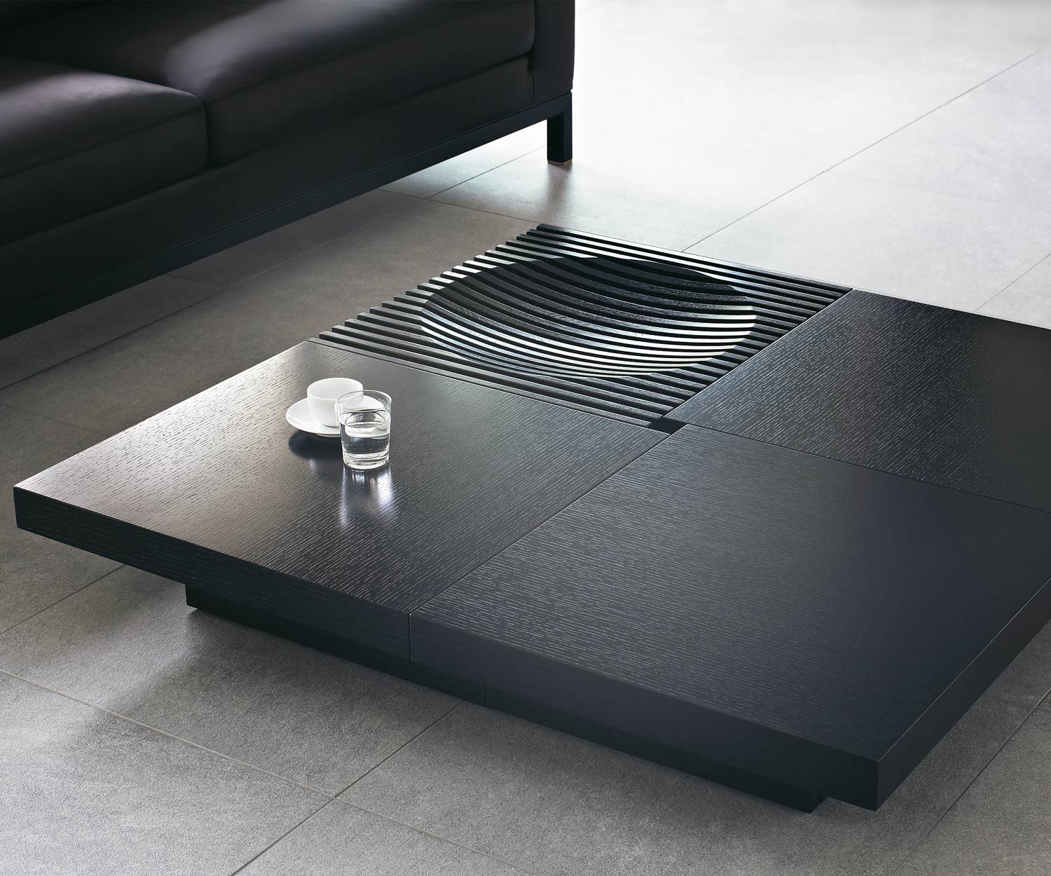 Hochwertiger Conde House Barringer Design Beistelltisch in Walnuss bzw. Nussbaum  Hochwertiger Conde House Barringer Design Beistelltisch in Walnuss bzw. Nussbaum