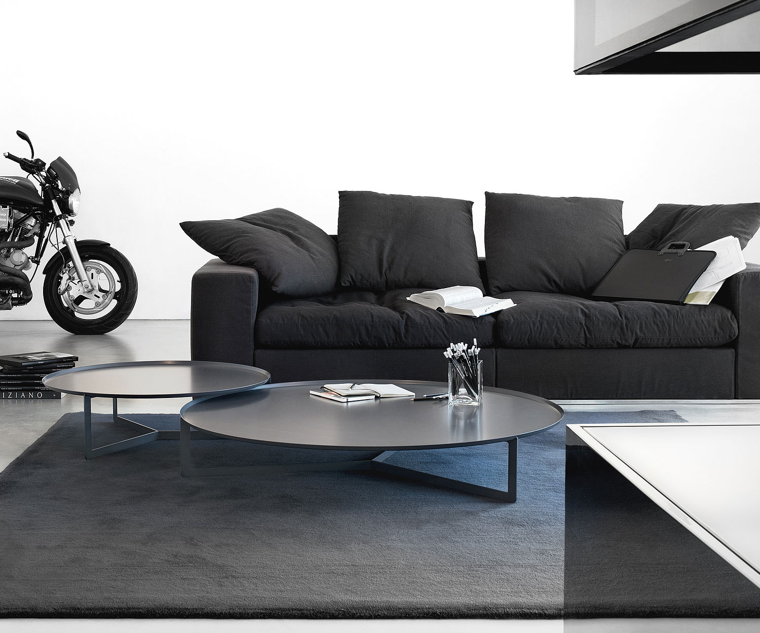 MEME Design Round Table basse en métal MEME Design Round Table basse en métal