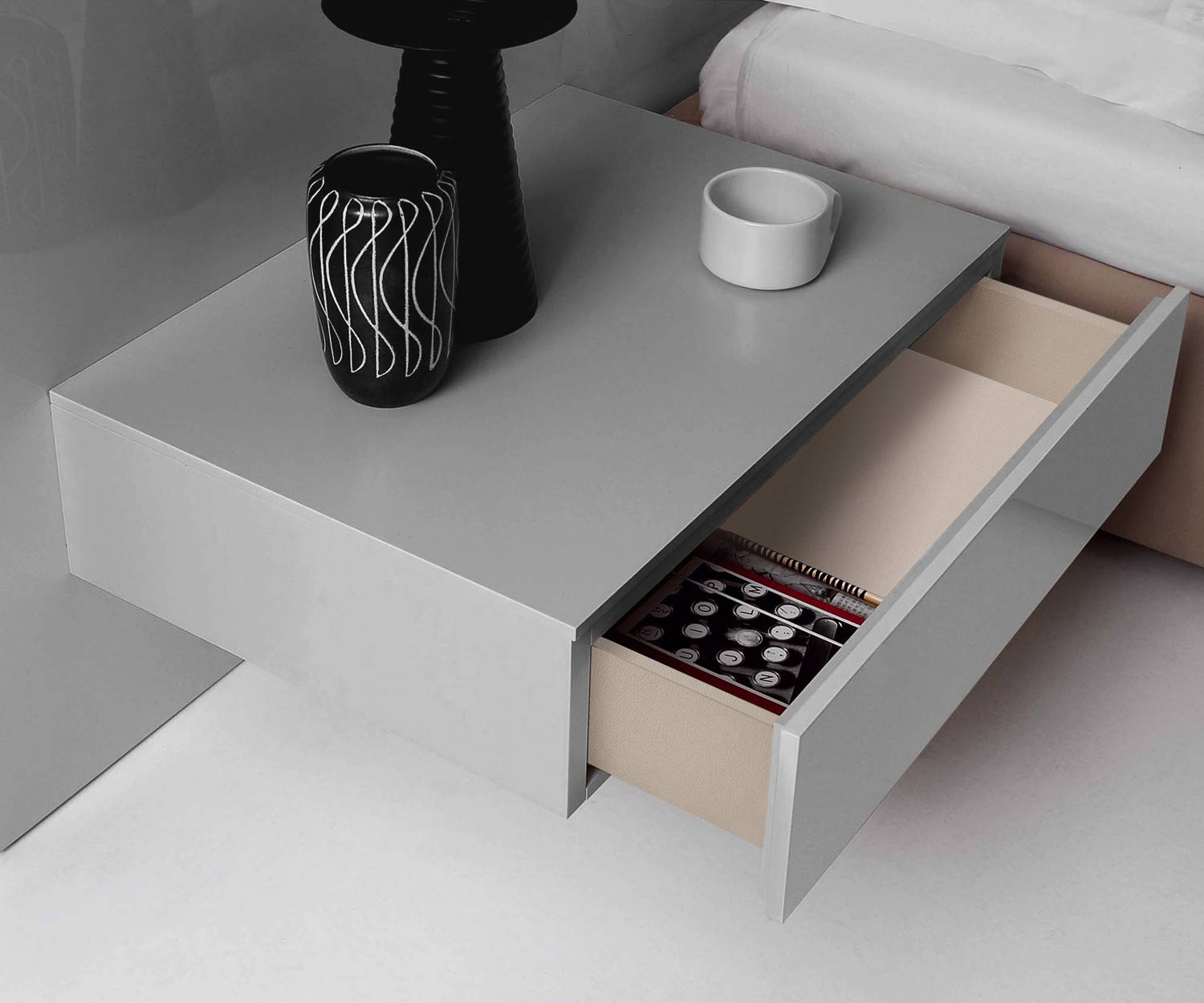Novamobili Table de nuit design Easy 1 tiroir détail gris clair brillant