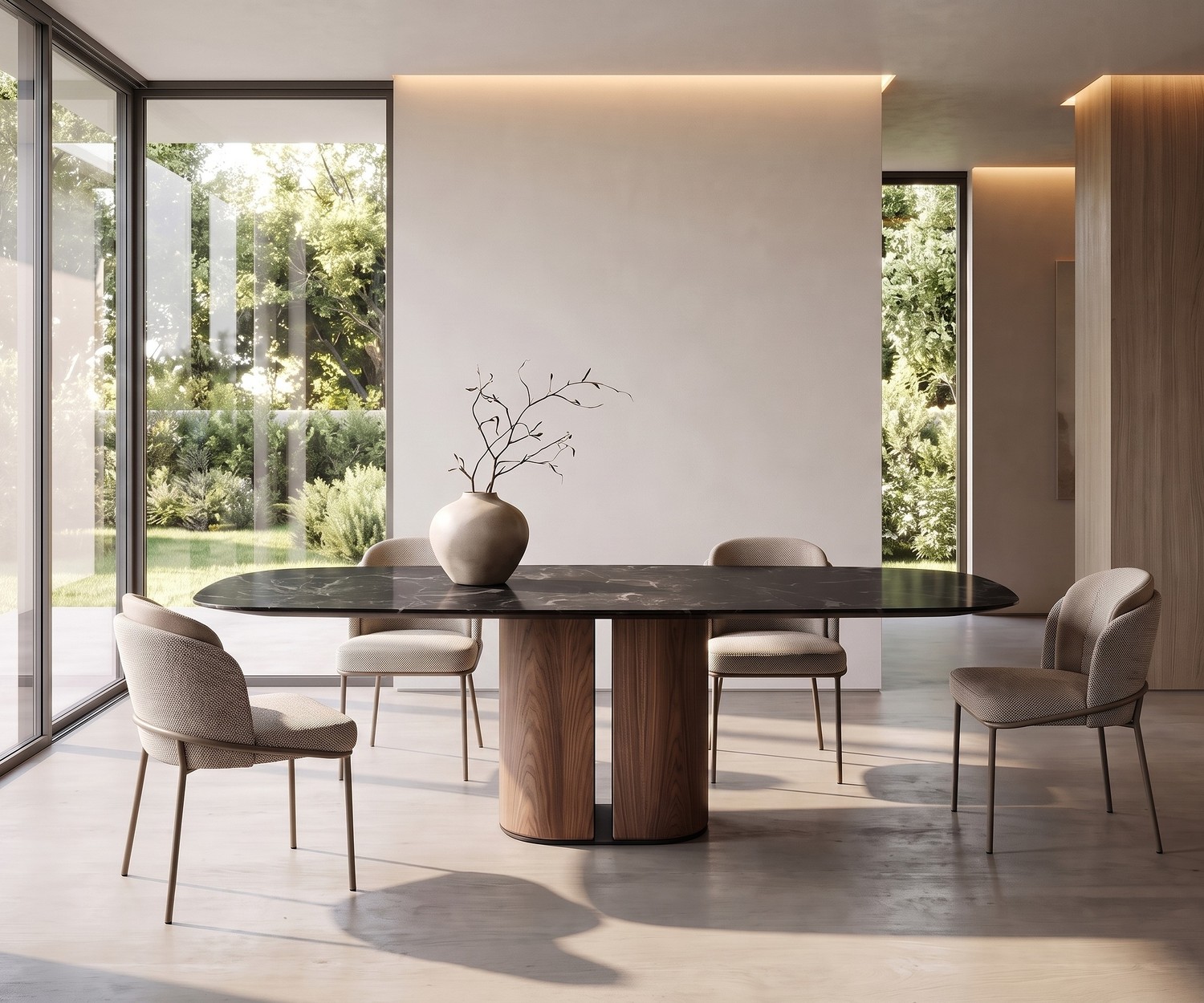 Ovaler Design Esstisch al2 el-it c 001 mit Holzsockel Design Esstisch al2 el-it c 001 mit ovaler Keramikplatte und Holzsockel in einem modernen, hellen Esszimmer.