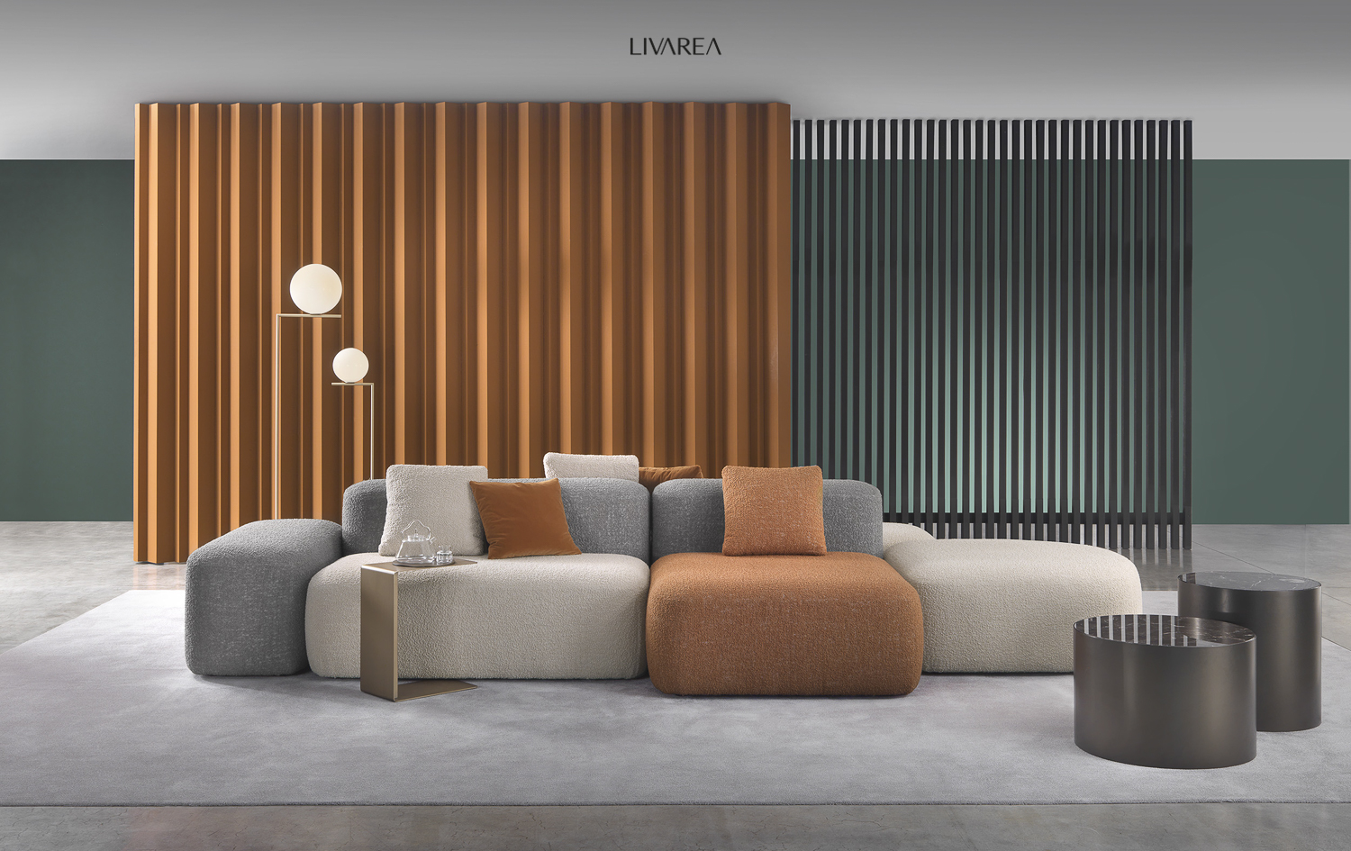 Schönes mehrteiliges Big Sofa mit Hocker in diversen Bezugsfarben
