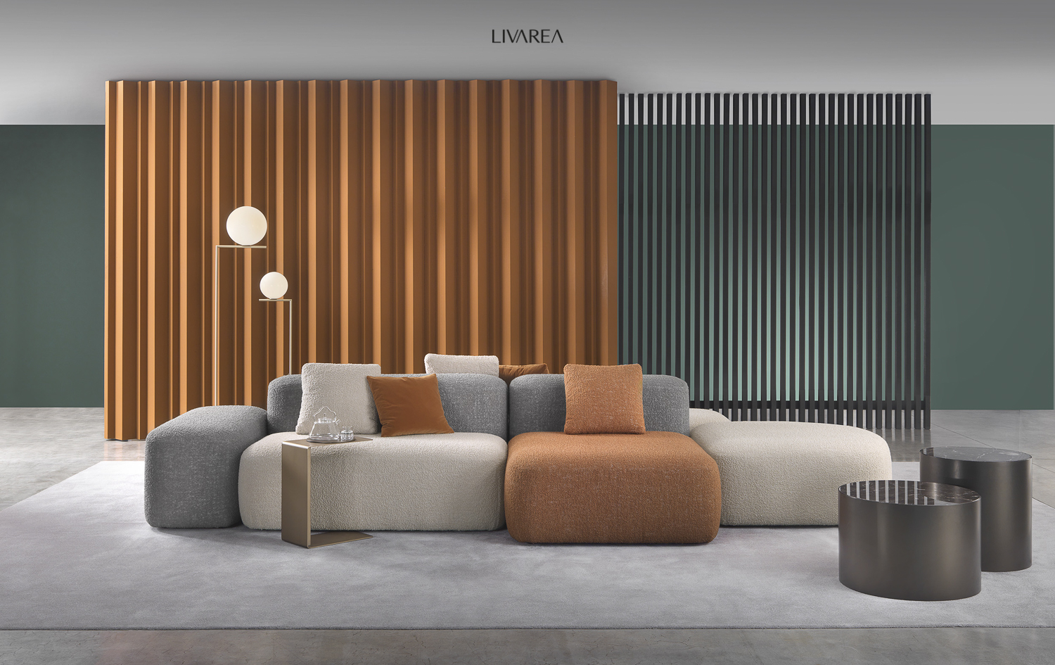 Schönes mehrteiliges Big Sofa mit Hocker in diversen Bezugsfarben Schönes mehrteiliges Big Sofa mit Hocker in diversen Bezugsfarben