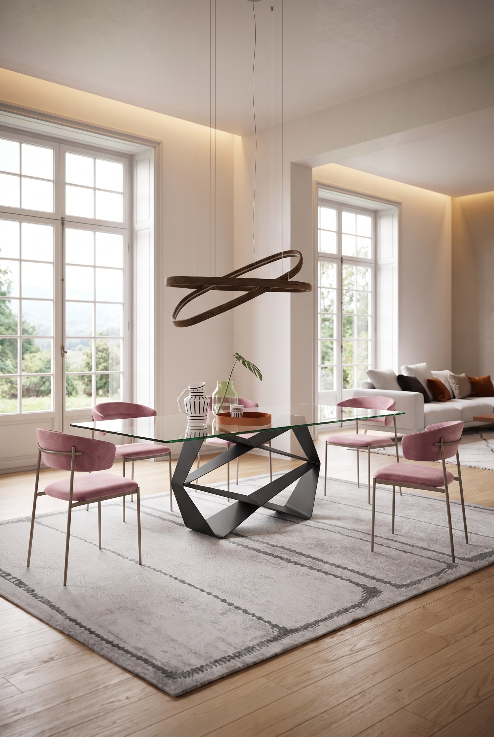 Salle &agrave; manger lumineuse avec une table en verre rectangulaire sur pi&egrave;tement crois&eacute; noir et quatre chaises rembourr&eacute;es roses