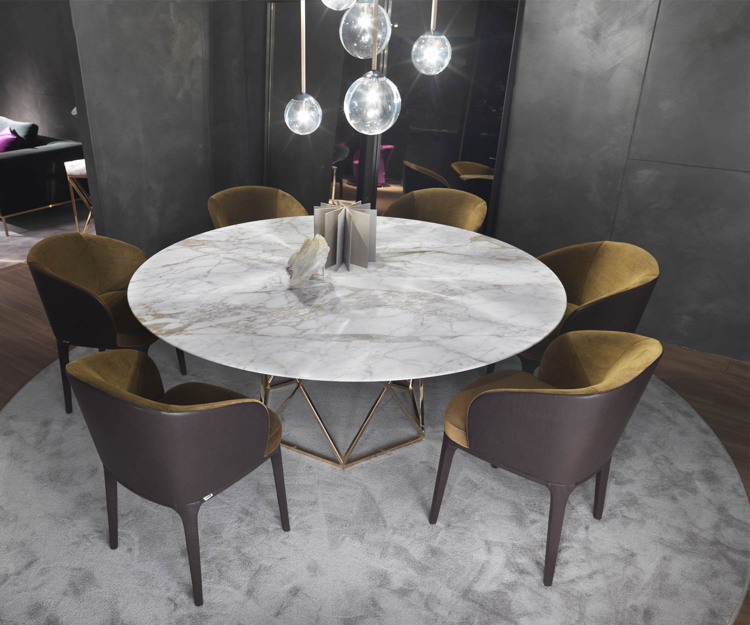 Table de salle à manger design et noble Marelli Marbre blanc Tatlin en groupe avec chaises