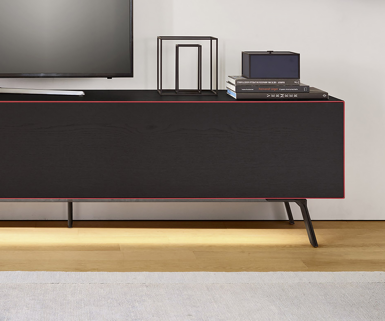 Livitalia Minimal Design Lowboard Detail LED Beleuchtung unter dem Design Lowboard Livitalia Minimal Design Lowboard Detail LED Beleuchtung unter dem Design Lowboard