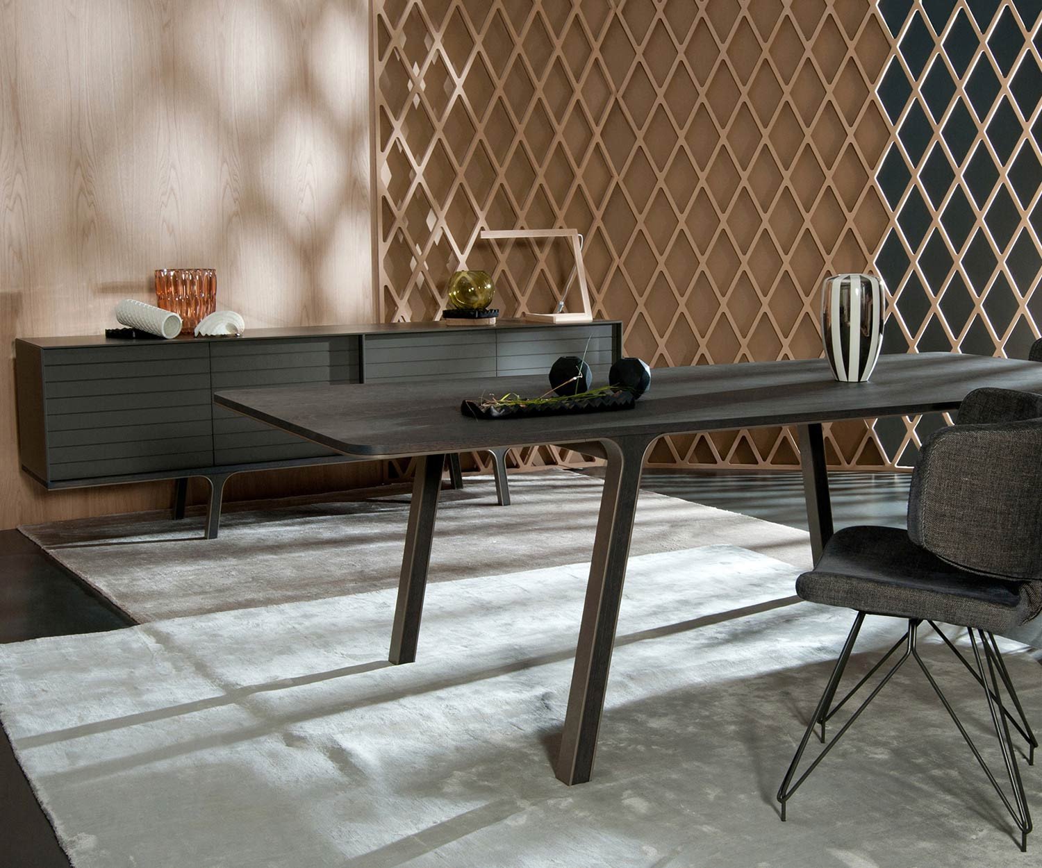 al2 Mobius 002 Buffet design installé dans la salle à manger al2 Mobius 002 Buffet design installé dans la salle à manger