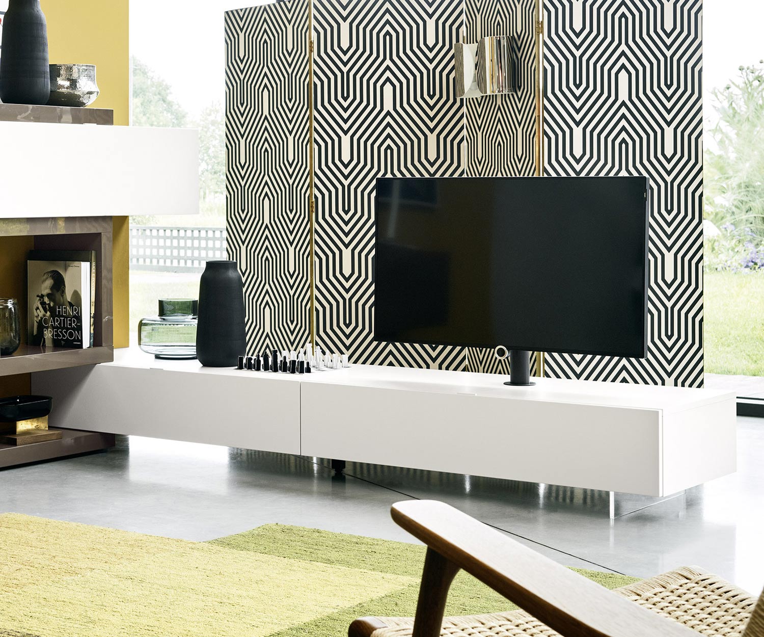 Socle design invisible pour meuble TV transparent de Livitalia 