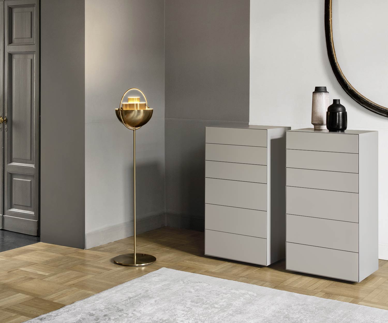 Moderne Livitalia Commode haute design Ecletto gris clair laqué mat