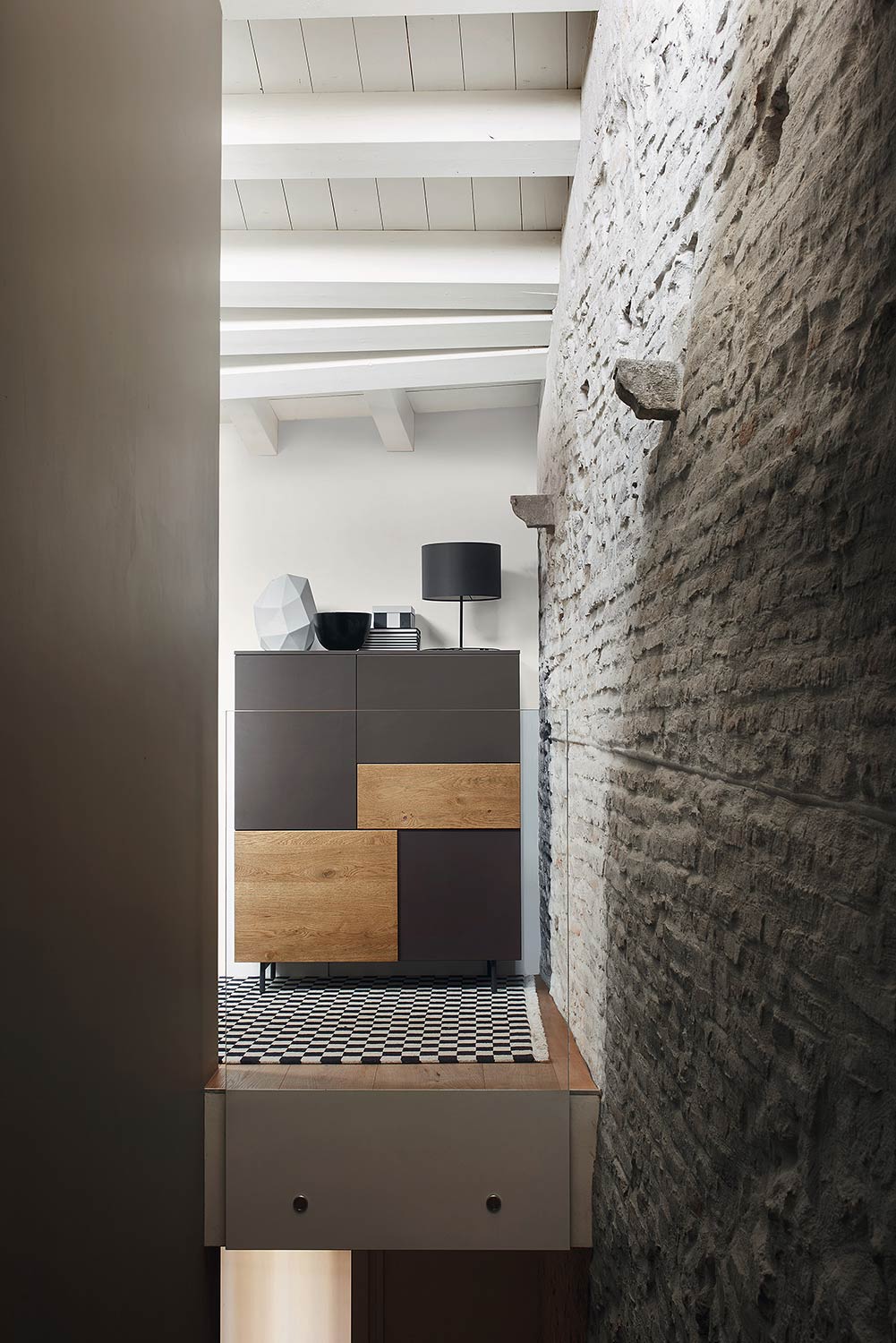 Design Schrank Mit T ren In Holz Und Lack design-schrank-mit-t-ren-in-holz-und-lack