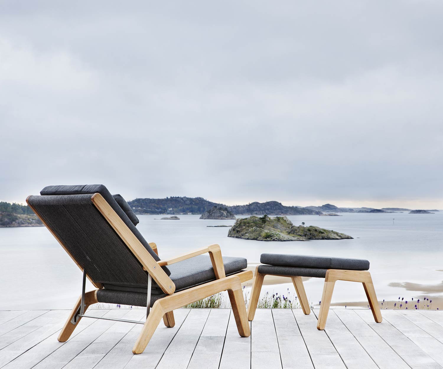 Oasiq Chaise longue design Skagen en teck avec cordage gris et tabouret