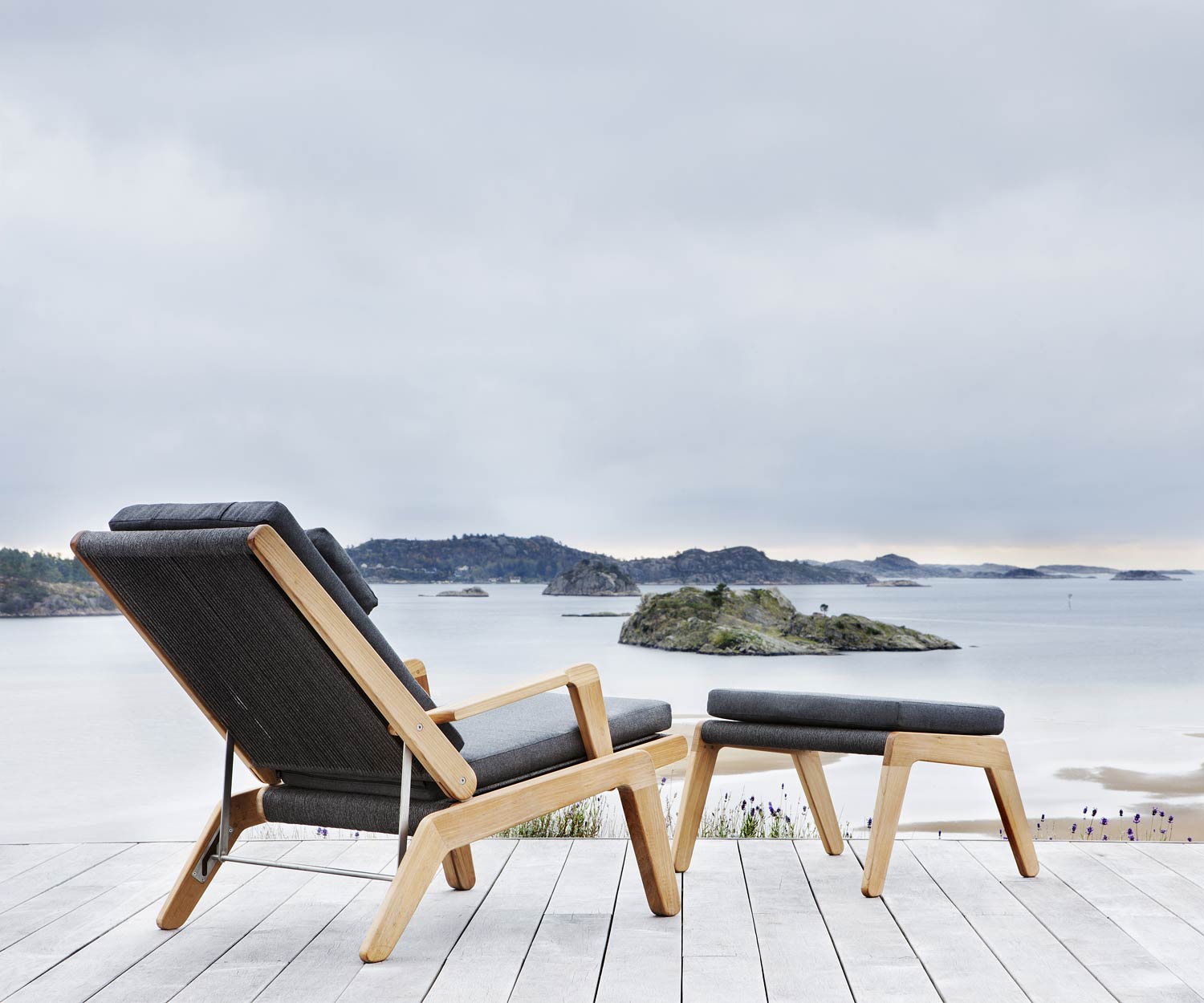 Exklusiver Oasiq Skagen Design Liegestuhl mit grauer Polsterauflage Exklusiver Oasiq Skagen Design Liegestuhl mit grauer Polsterauflage