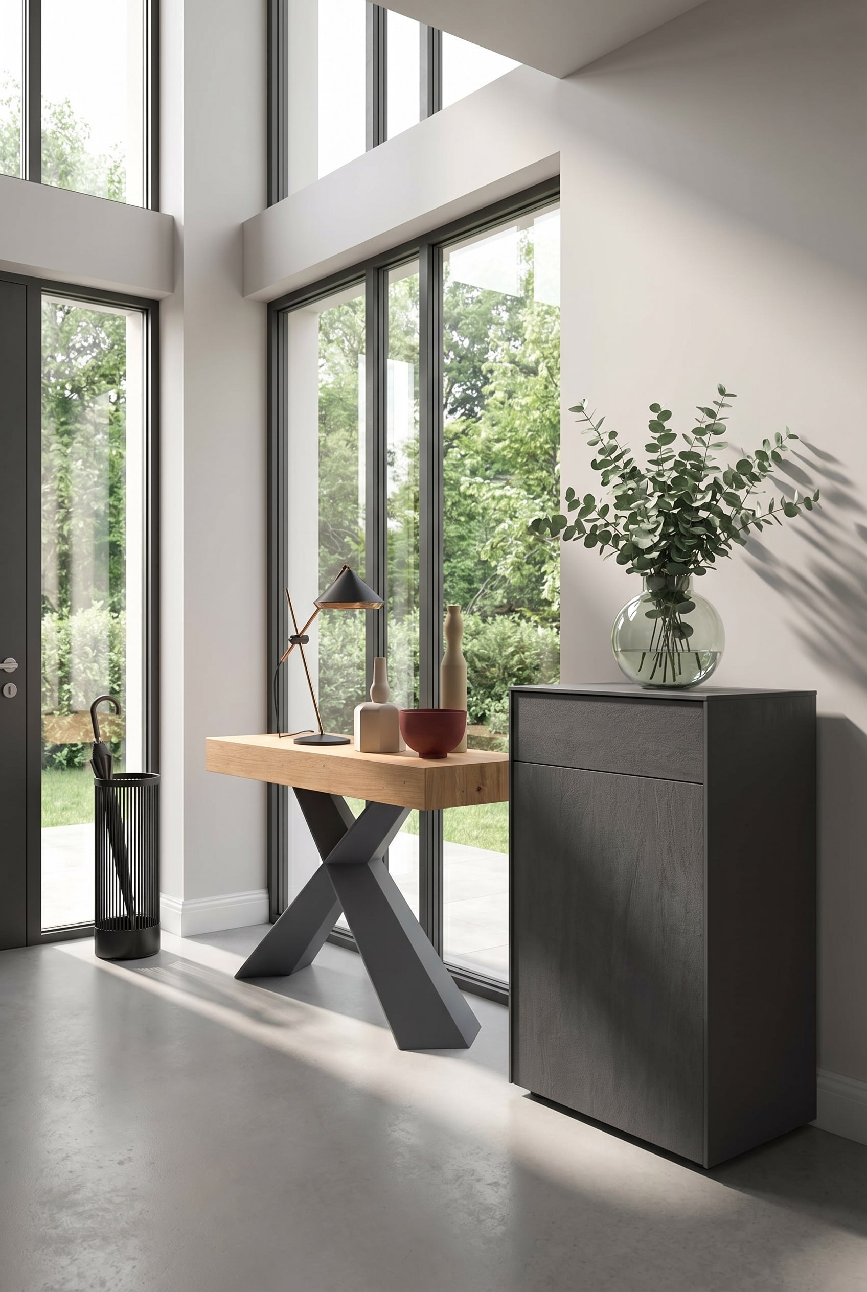 Couloir industriel avec console en bois sur pieds métalliques croisés, meuble à chaussures anthracite, vase en verre rond et porte-parapluie noir