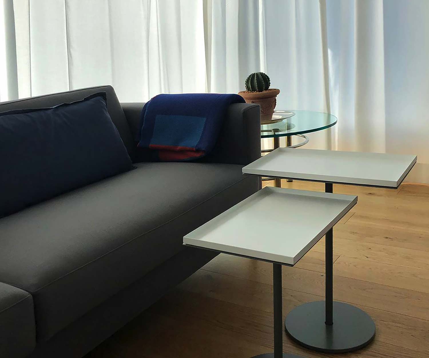 S+ Beistelltisch M5 mit abnehmbaren Quadrat S+ Beistelltisch M5 mit abnehmbaren Quadrat