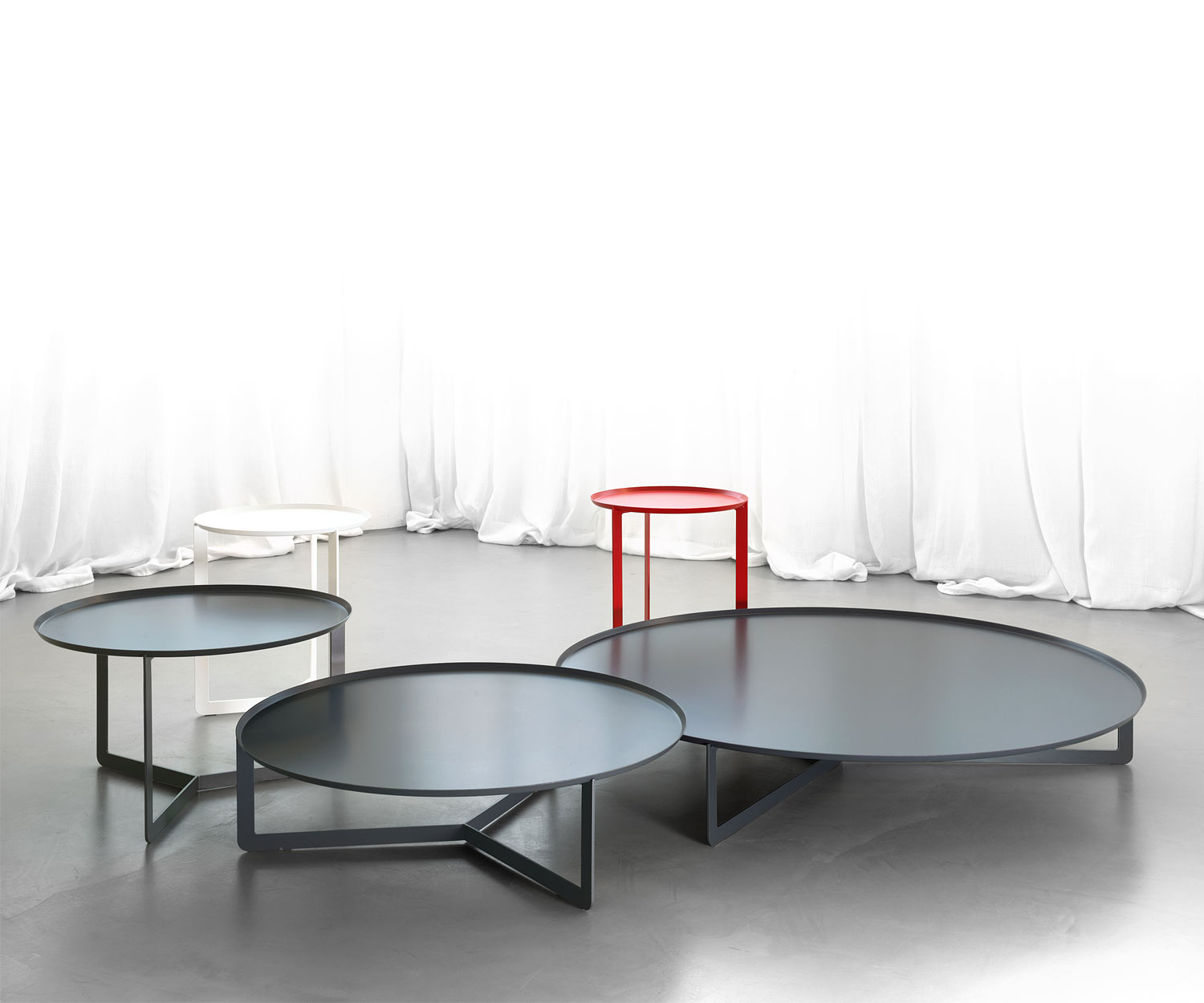 MEME Design Round Collection de tables d'appoint en divers coloris