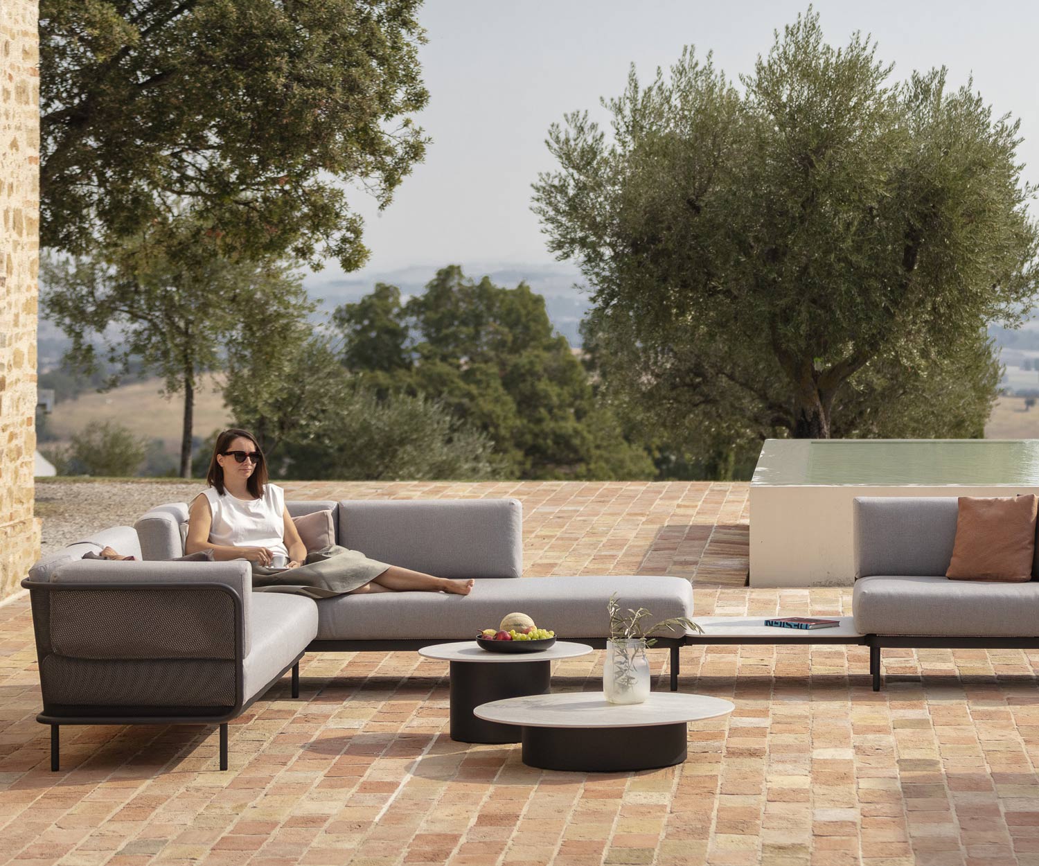 Branta Design Table d'appoint comme compagnon idéal pour les canapés sur la terrasse balcon véranda