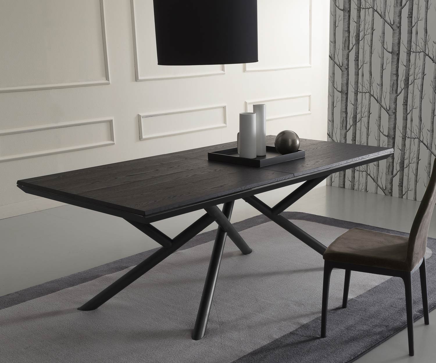 Design Esstisch Tischplatte schwarzes Karboneichen Furnier im Esszimmer gruppiert