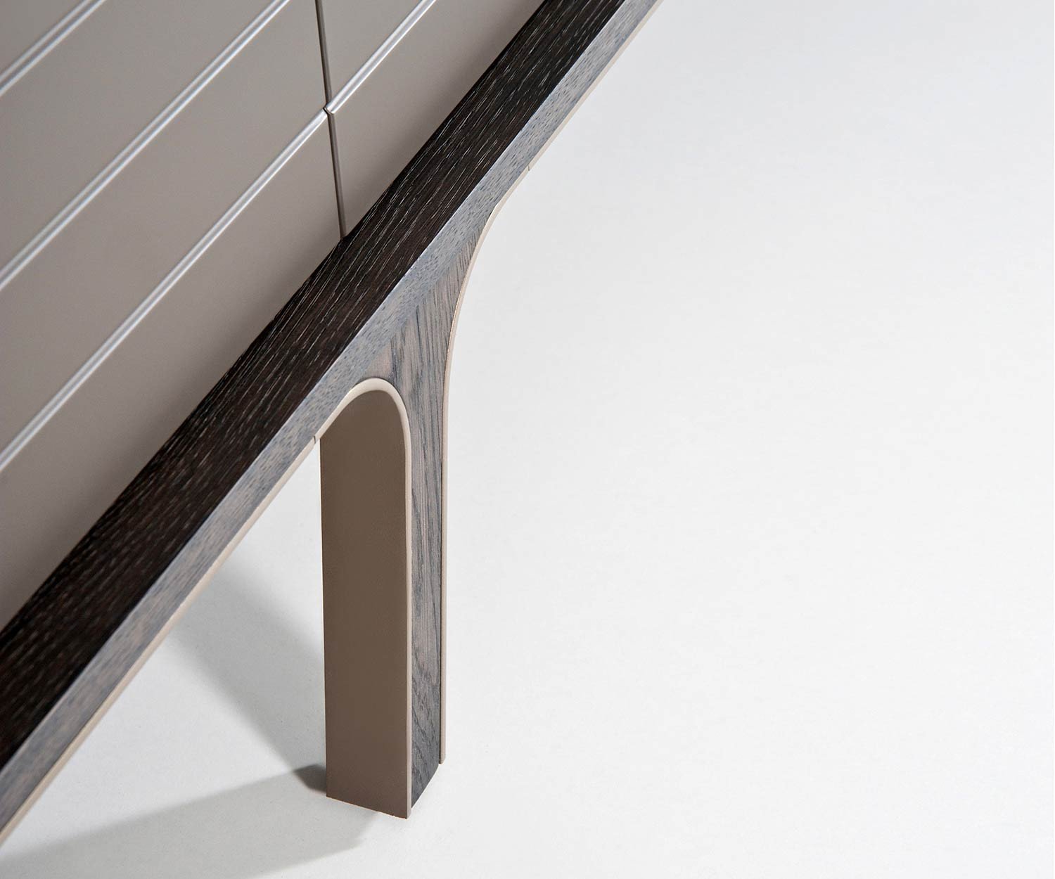 Moderne al2 Designer Mobius 002 Sideboard détail pieds en eucalyptus massif