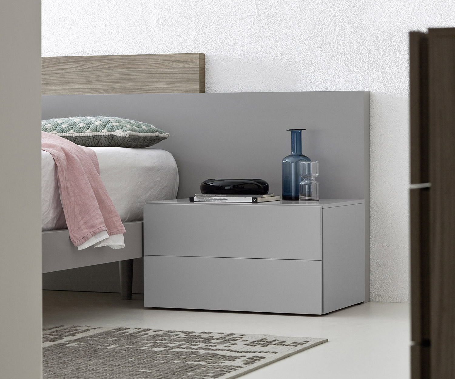 Novamobili Table de nuit Easy 2 tiroirs gris clair mat Novamobili Table de nuit Easy 2 tiroirs gris clair mat