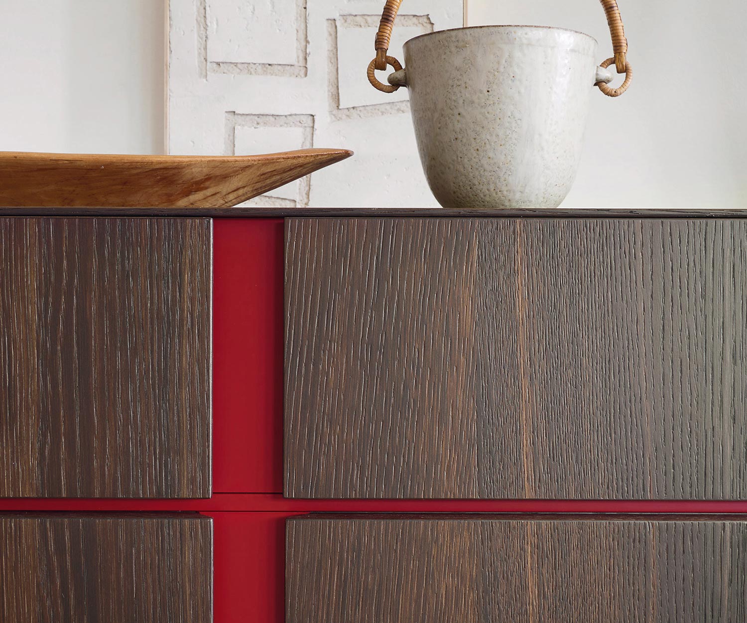 Moderne Livitalia Abaco Design Sideboard en détail Encoche de poignée rouge