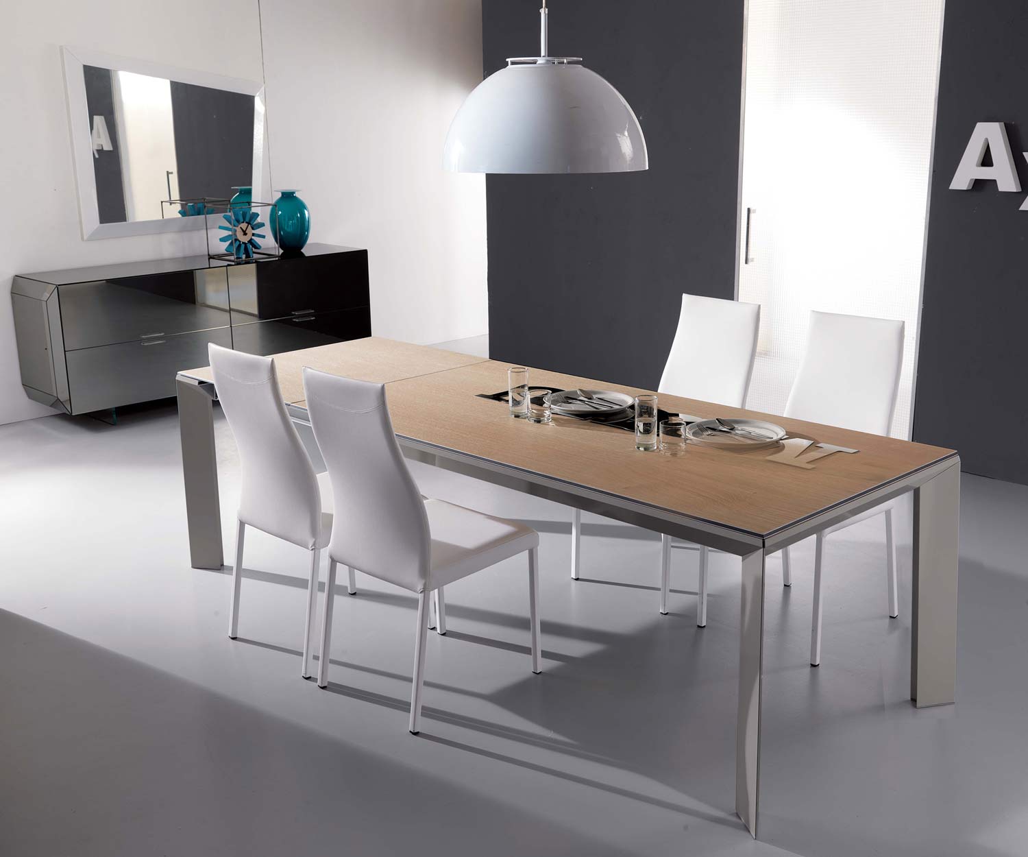 Exclusif Ozzio Chaise design Blitz rembourrée de cuir noir blanc Exclusif Ozzio Chaise design Blitz rembourrée de cuir noir blanc