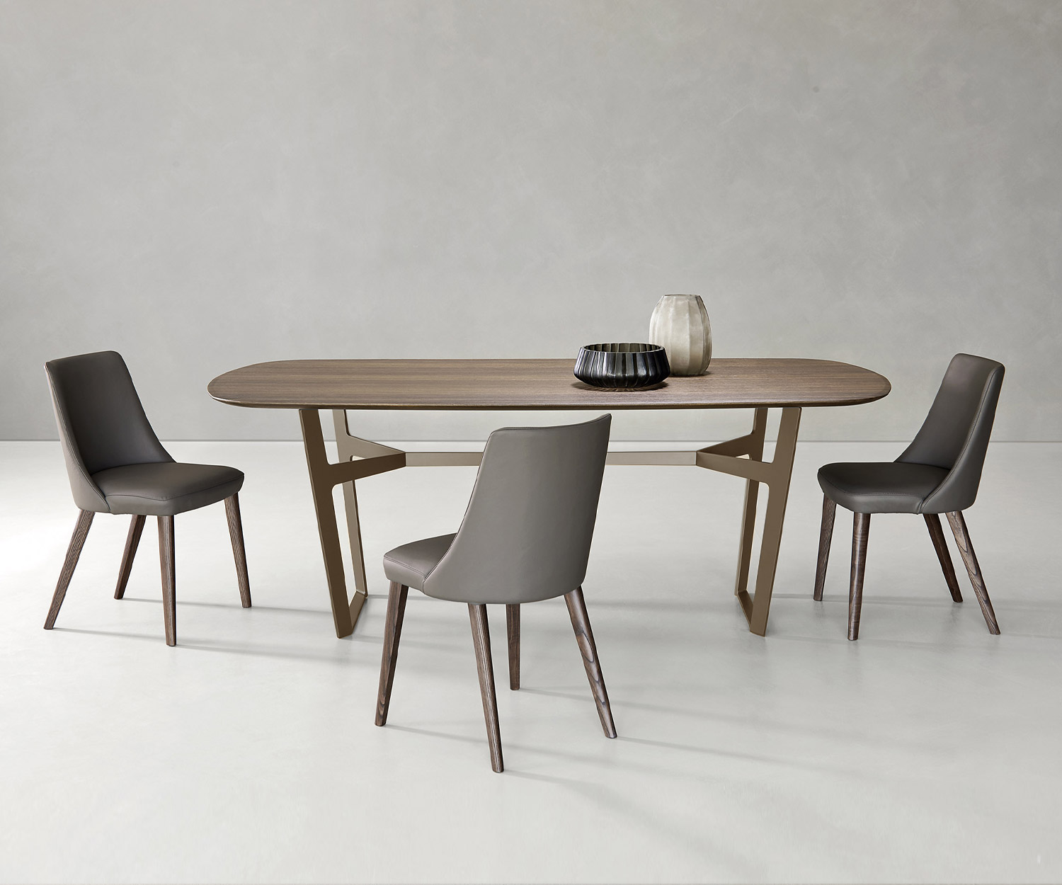 Exclusif Livitalia Table de salle à manger design Obi piètement métallique en bois plaqué chêne Exclusif Livitalia Table de salle à manger design Obi piètement métallique en bois plaqué chêne