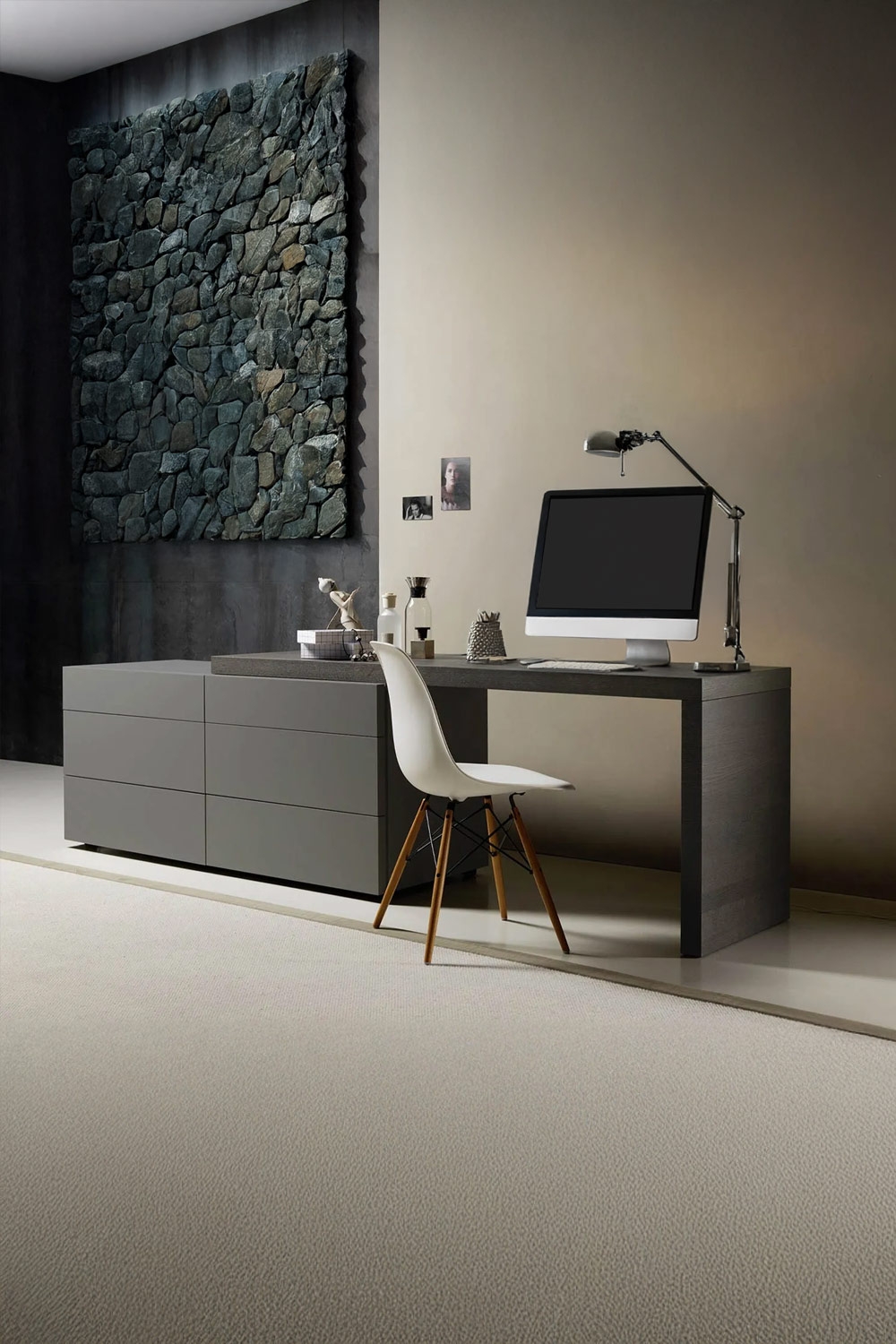 wohnlicher-arbeitsplatz-bestehend-aus-einer-grauen-kommode-mit-tisch-und-einem-modernen-hellen-stuhl