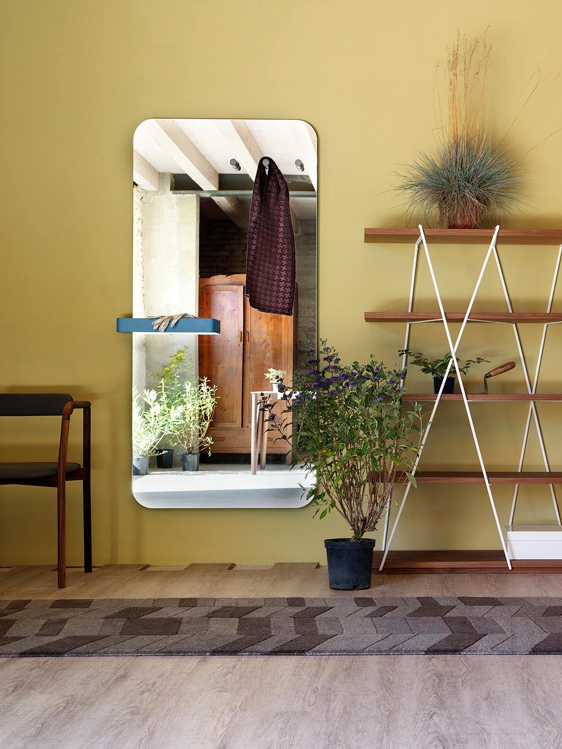 Miroir design avec penderie et rangement