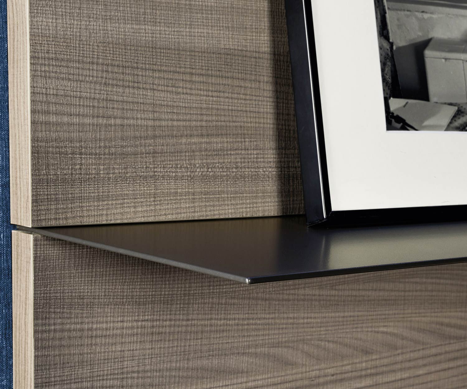 Livitalia Le meuble-paroi design C36 en détail le panneau mural fin Livitalia Le meuble-paroi design C36 en détail le panneau mural fin