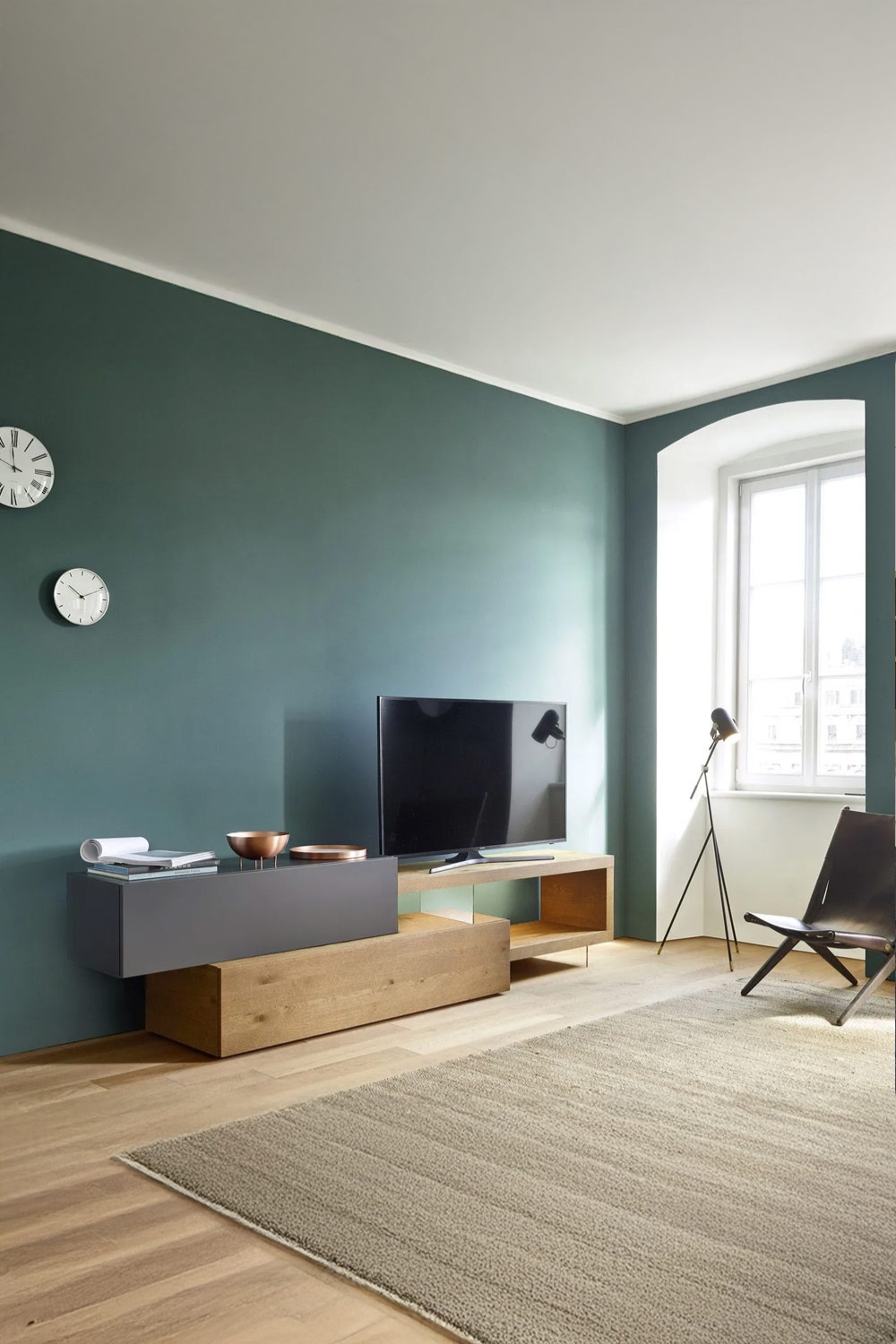 minimalistisch-eingerichtetes-wohnzimmer