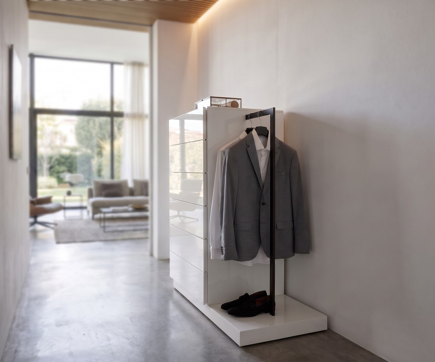 Novamobili Commode haute design avec penderie plus tringle