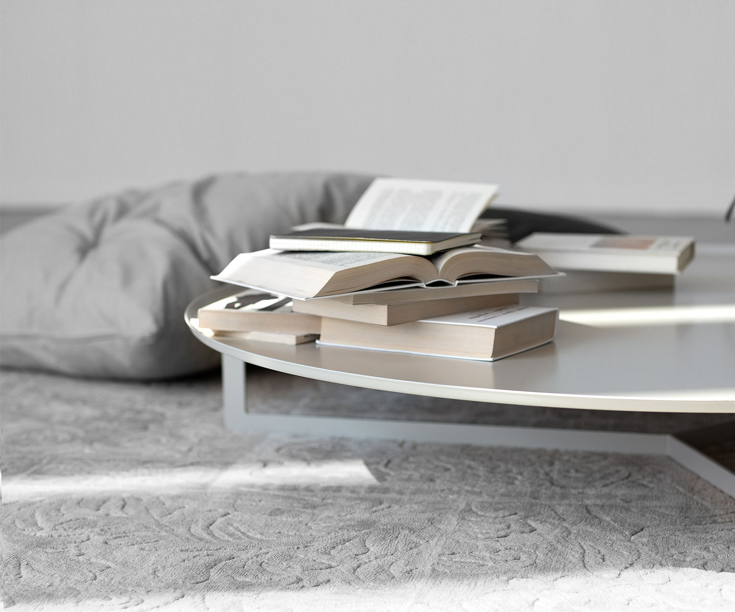 Table basse design ronde en métal blanc MEME Round Table basse design ronde en métal blanc MEME Round