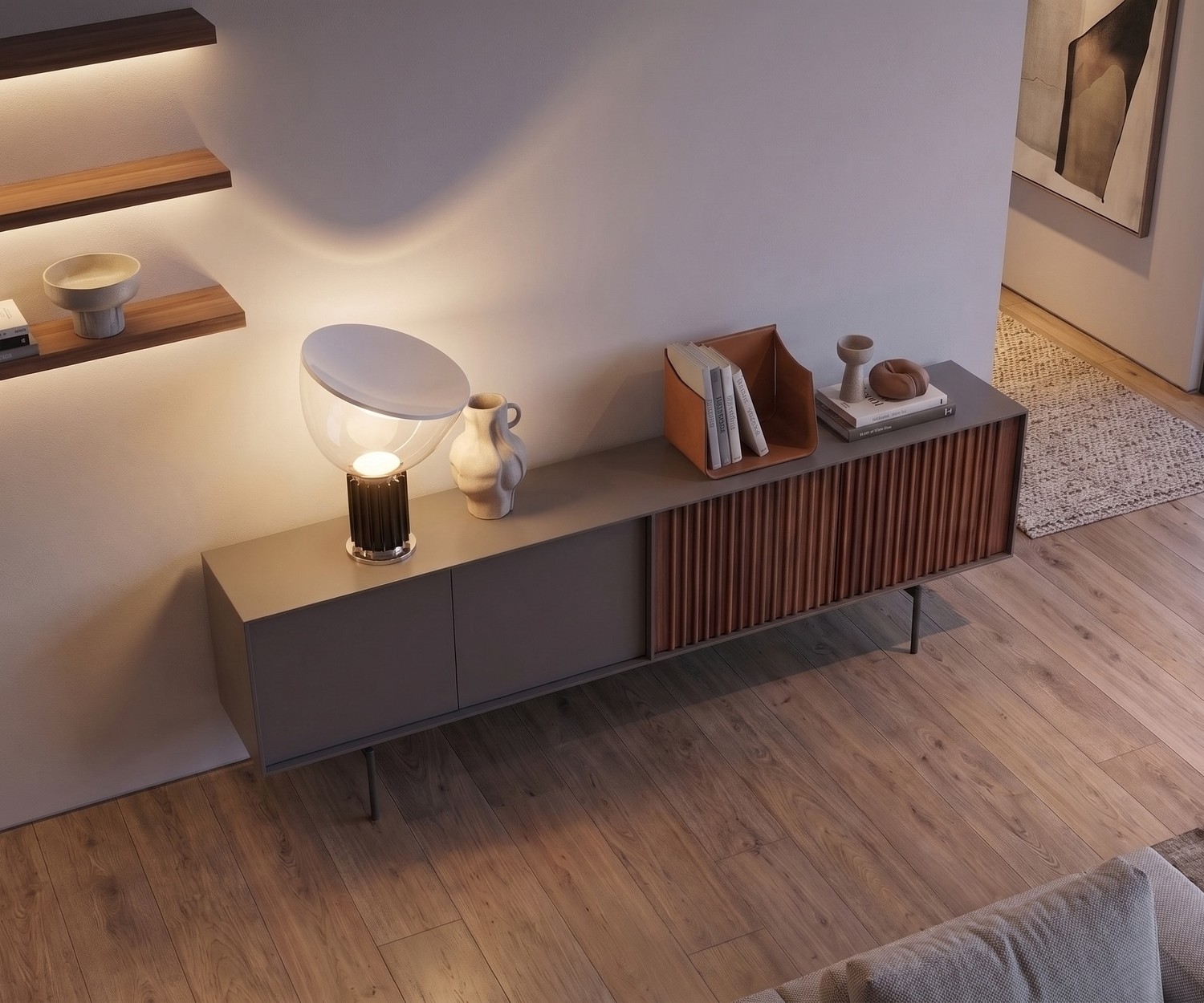 Buffet design al2 ka-bera 003 B avec portes à lattes Buffet design al2 ka-bera 003 B dans un salon moderne, avec portes laquées gris mat, lattes en bois de noyer et pieds fins.