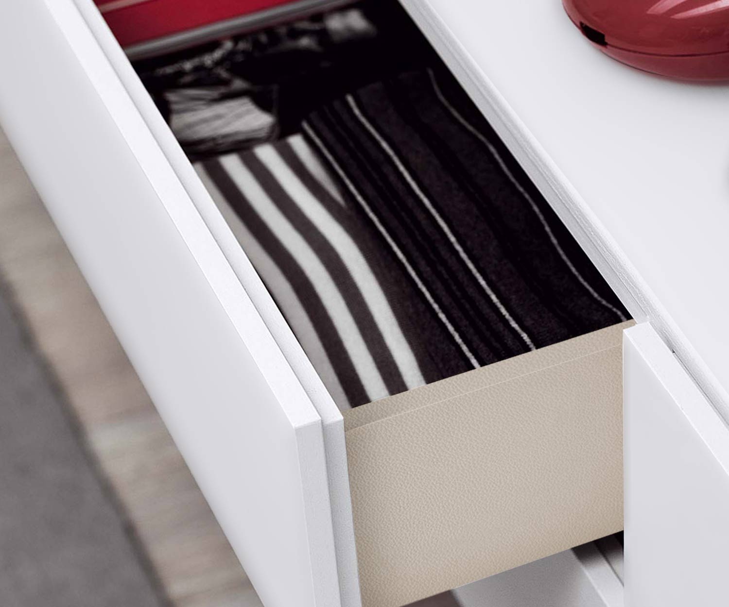 Commode suspendue design moderne Easy 2 avec tiroir ouvert Commode suspendue design moderne Easy 2 avec tiroir ouvert