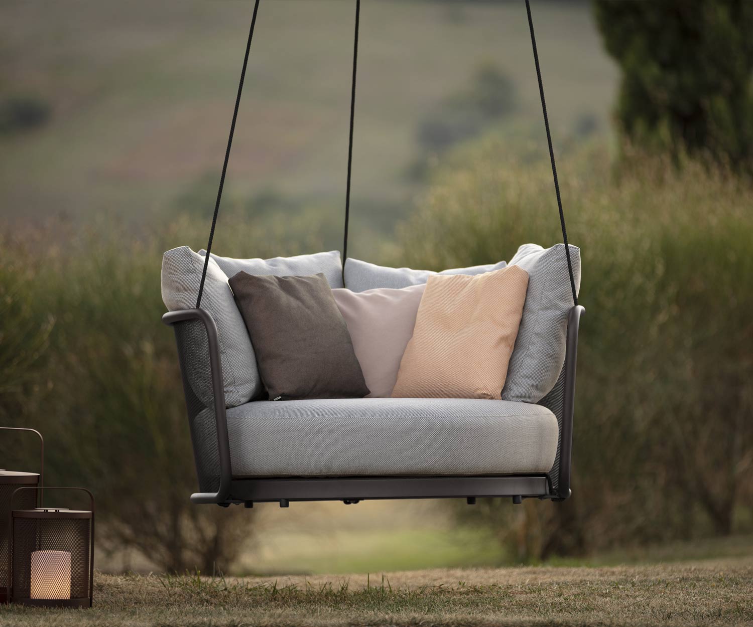 Fauteuil suspendu Todus Baza Round Swing avec structure en anthracite et revêtement en tissu gris Fauteuil suspendu Todus Baza Round Swing avec structure en anthracite et revêtement en tissu gris