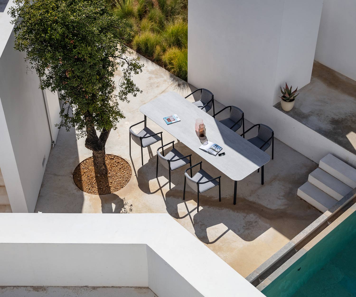 Hochwertiger rechteckiger Todus Starling Design Gartentisch mit abgerundeten Ecken