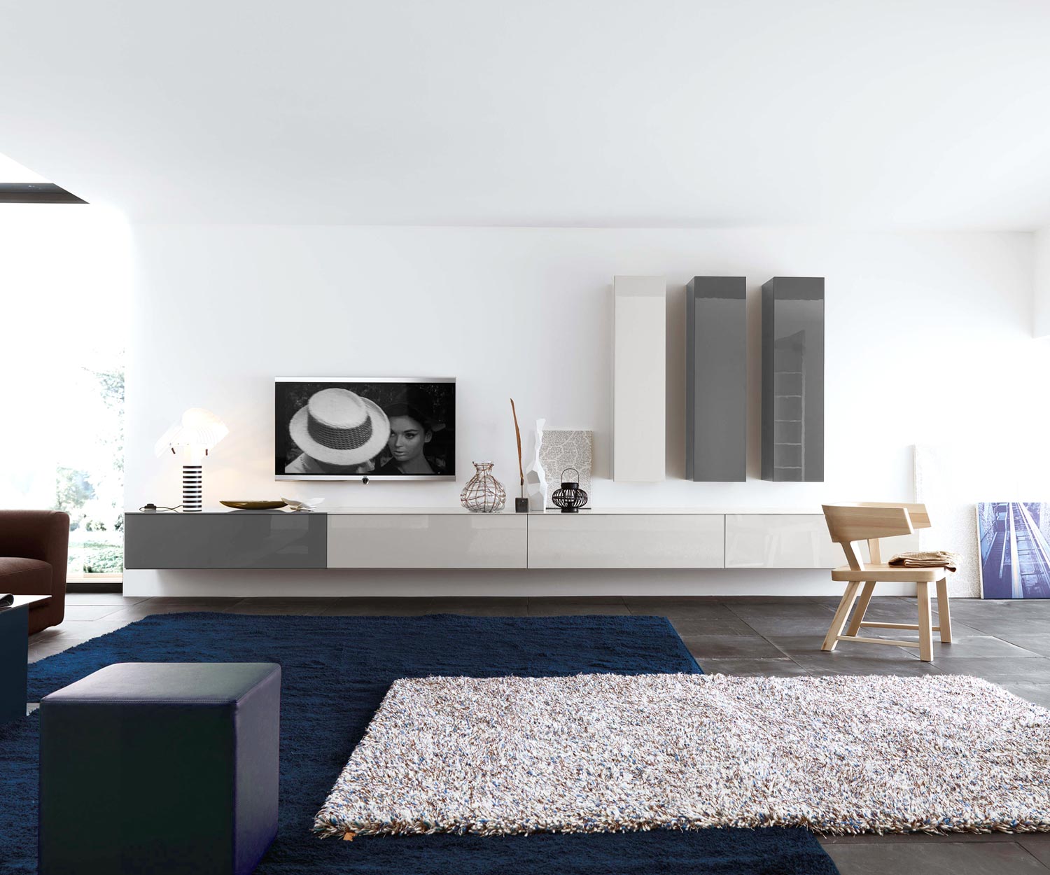 Armoire suspendue design exclusif Vertical en gris foncé brillant Armoire suspendue design exclusif Vertical en gris foncé brillant