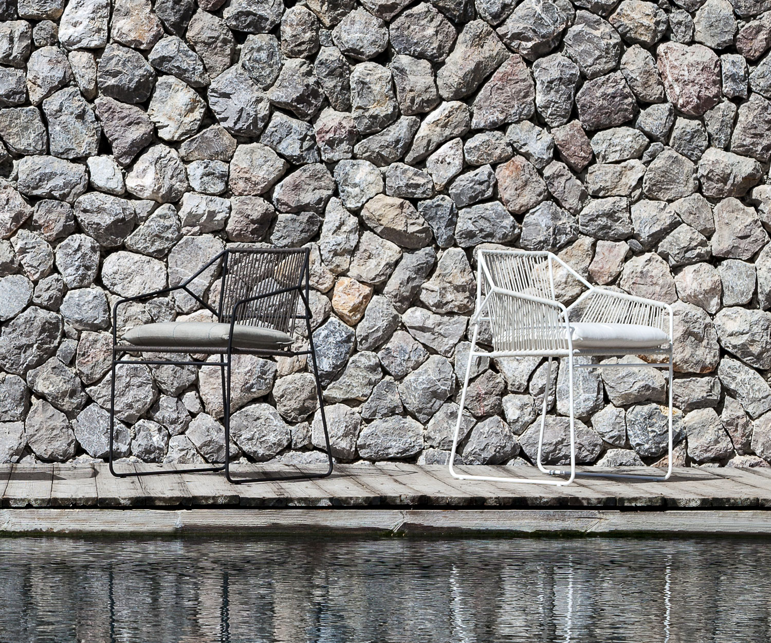 Wetterfester Oasiq Sandur Gartenstuhl ohne Armbespannung Posterauflage Weiß Gestell Weiß Wetterfester Oasiq Sandur Gartenstuhl ohne Armbespannung Posterauflage Weiß Gestell Weiß