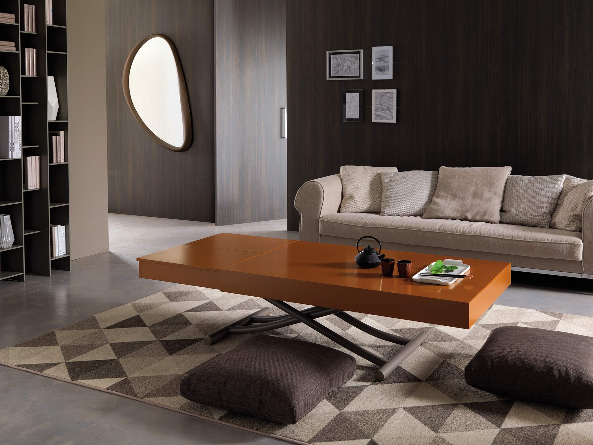 Höhenverstellbarer Couchtisch in Orange