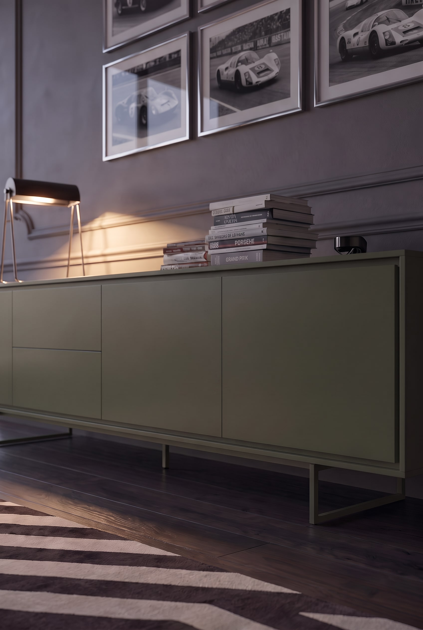 Glatte, grifflose Front eines olivgr&uuml;nen Sideboards mit feinen Schattenfugen im sanften Streiflicht.