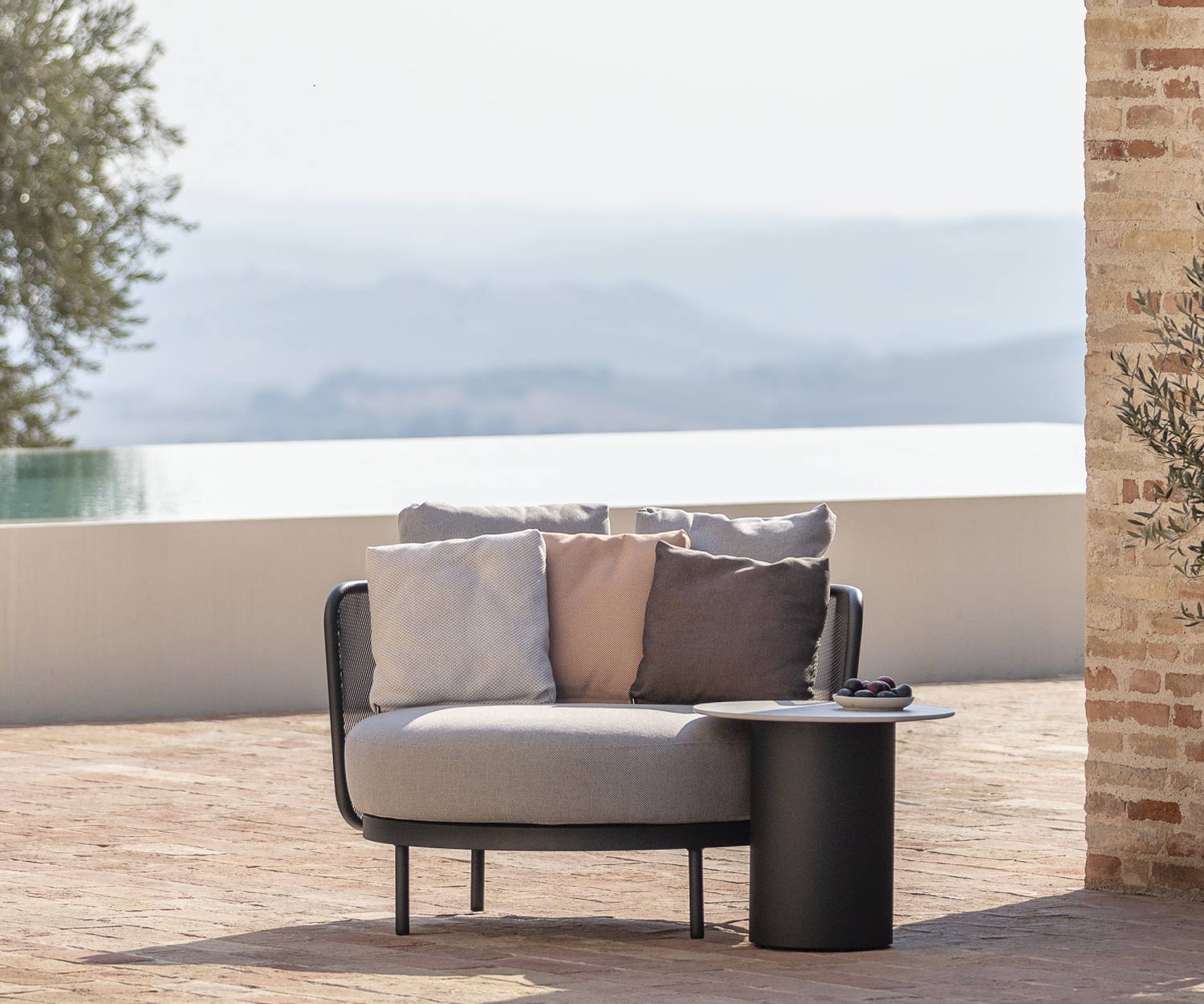 Todus Branta Garten Tisch zusammen mit Baza Round Lounge Freizeitsessel Todus Branta Garten Tisch zusammen mit Baza Round Lounge Freizeitsessel