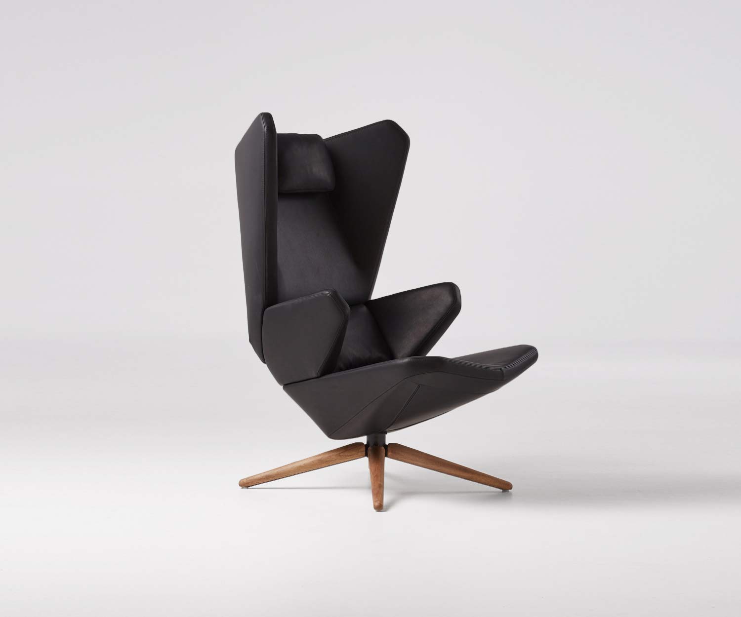 Prostoria Trifidae Design Ohrensessel in Leder Schwarz Prostoria Trifidae Design Ohrensessel in Leder Schwarz