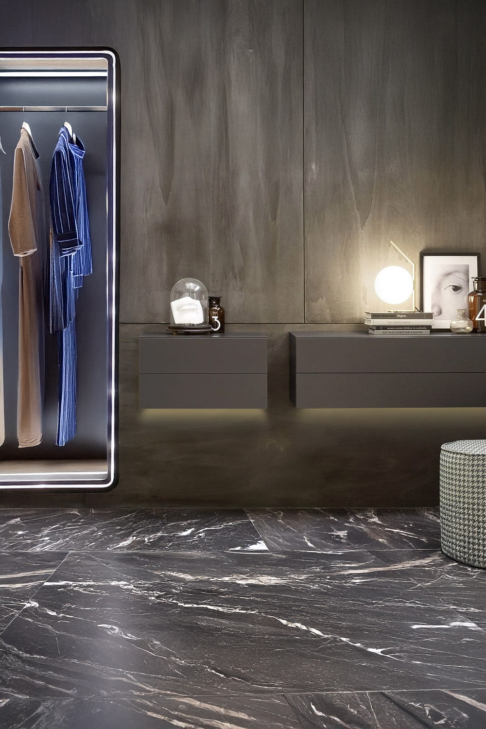 Couloir avec éclairage indirect pour plus d'ambiance