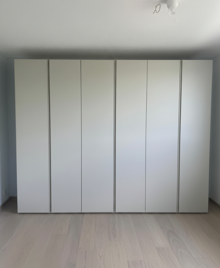 Livitalia Kleiderschrank Sinua Flgeltren mit Griffmulde schn Livitalia Kleiderschrank Sinua Flgeltren mit Griffmulde schn