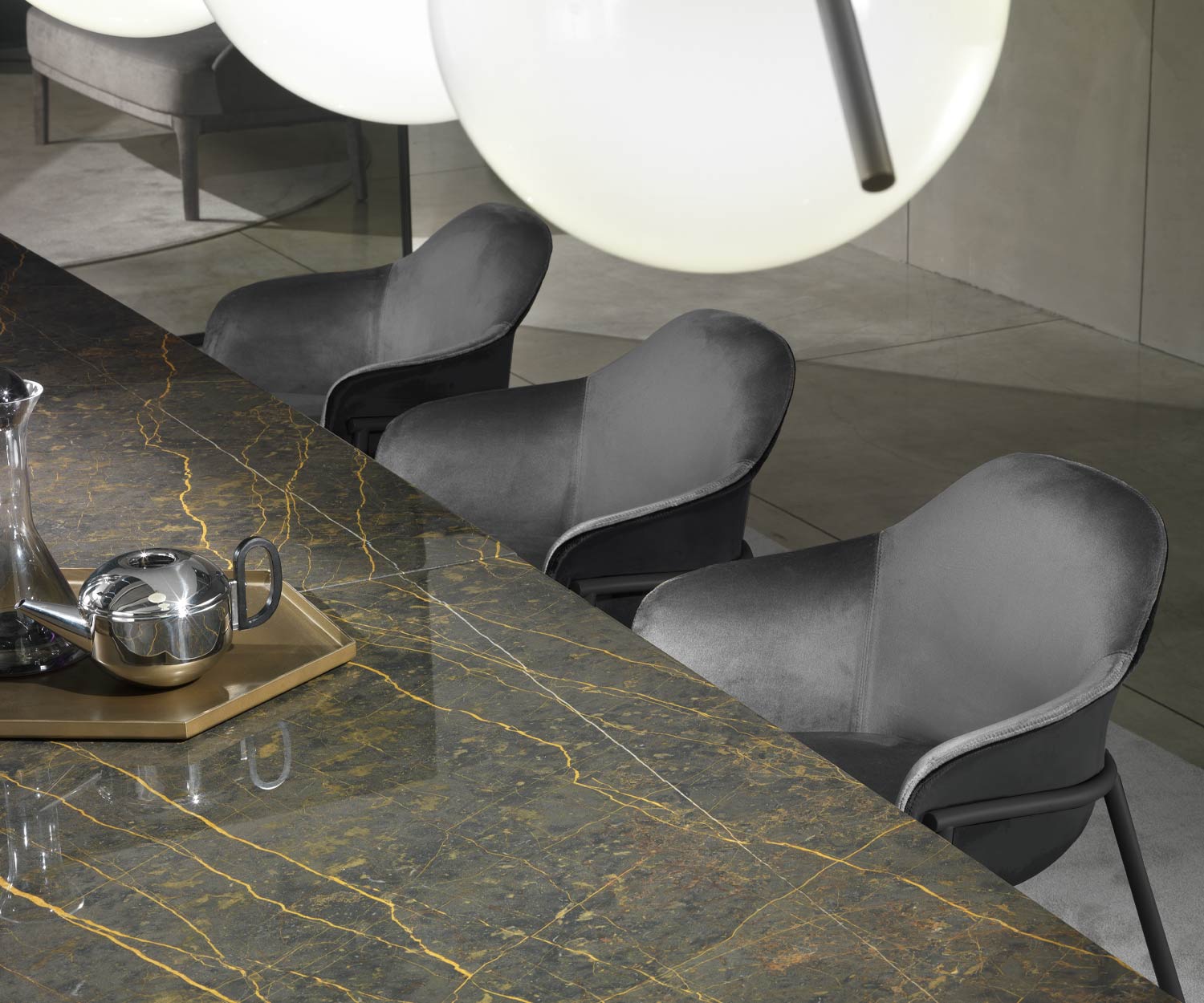 Exclusif Marelli Chia Design chaise à accoudoirs structure noire Exclusif Marelli Chia Design chaise à accoudoirs structure noire