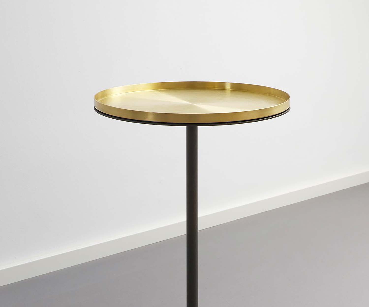 S+ Beistelltisch M5 Messing Tablett S+ Beistelltisch M5 Messing Tablett