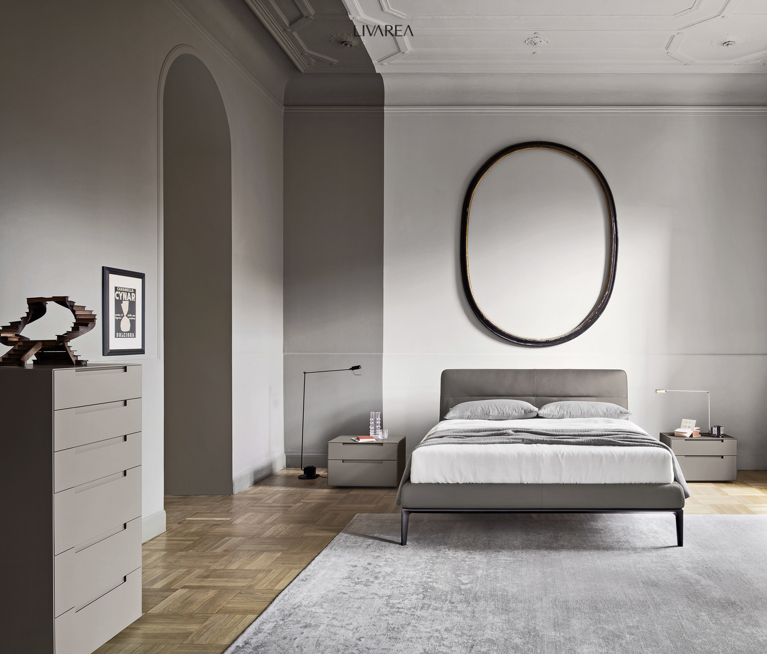 Chambre à coucher exclusive avec lit rembourré et espace de rangement