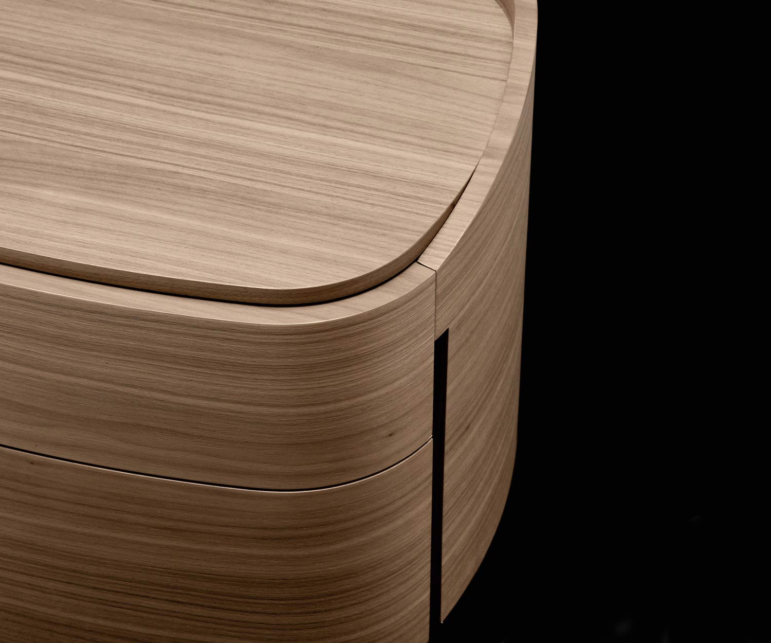 Livitalia Detail der Tischplatte Nachttisch Round in Nussbaum Livitalia Detail der Tischplatte Nachttisch Round in Nussbaum