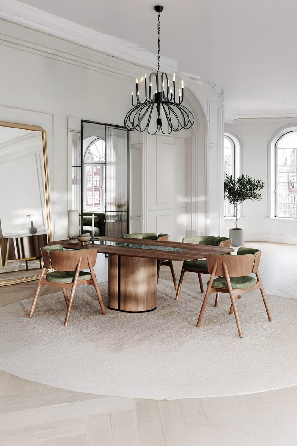 table à manger extravagante avec plateau mixte bois-céramique sous un lustre moderne et entourée de chaises en bois