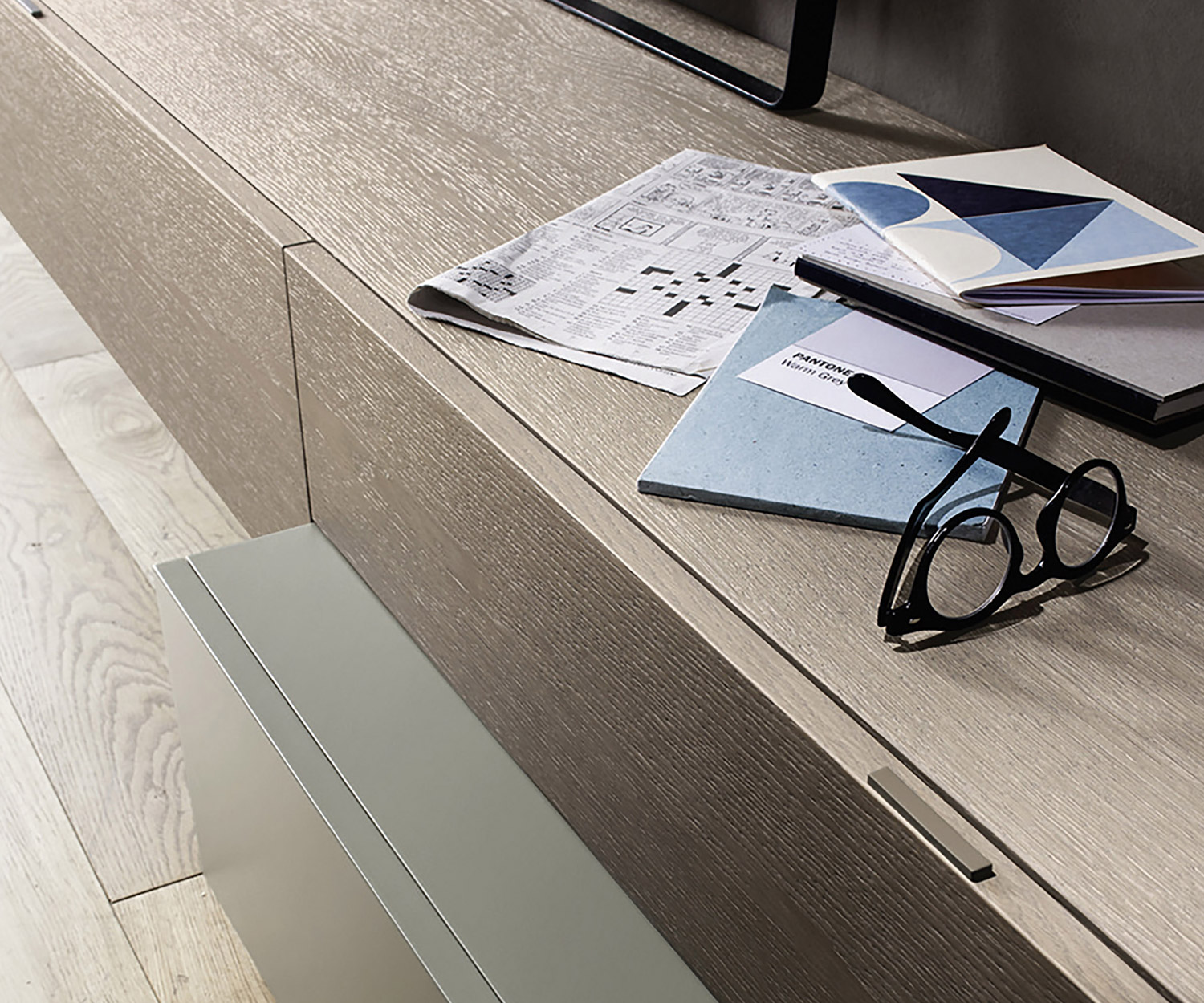 Meuble-paroi design moderne Livitalia C20 en détail les portes abattantes Meuble-paroi design moderne Livitalia C20 en détail les portes abattantes